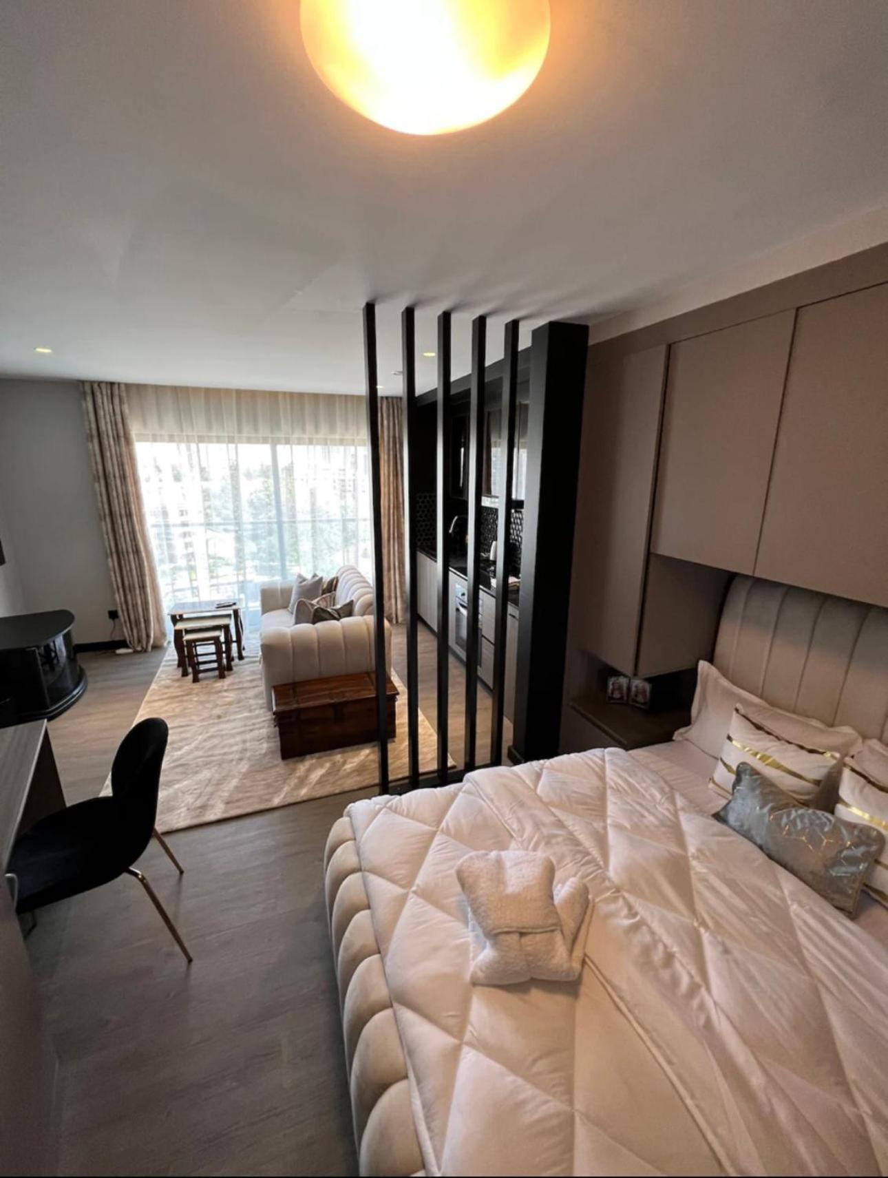 Chic & Cosy In Escada Apartment